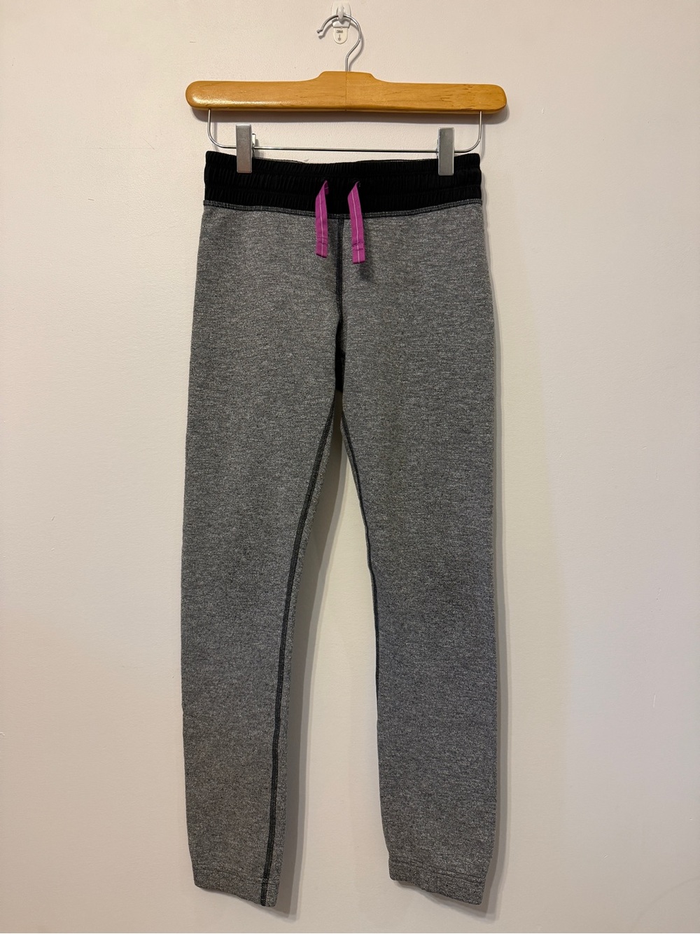 Kids Sz 8 Ivivva by Lululemon Grey Jogging Pants w Pink Drawstring Back Pocket